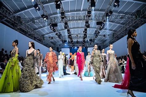  Jakarta Fashion Week: การระเบิดสีสันแห่งแฟชั่น และการจุดประกายความคิดสร้างสรรค์ของ Ziad Ghanem